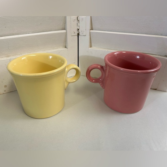 Fiesta USA 2 mugs Fiestaware marked on bottom - pink and soft yellow - Picture 2 of 15